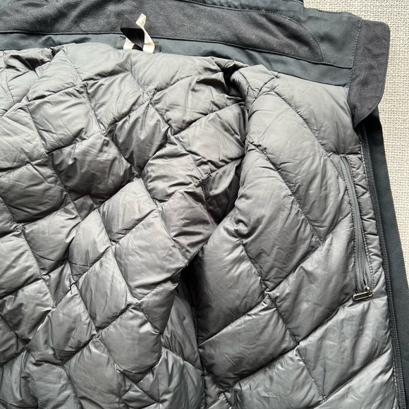 Patagonia Parka in Black - Picture 3 of 6